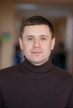 Андрій Оліярник заступник директора